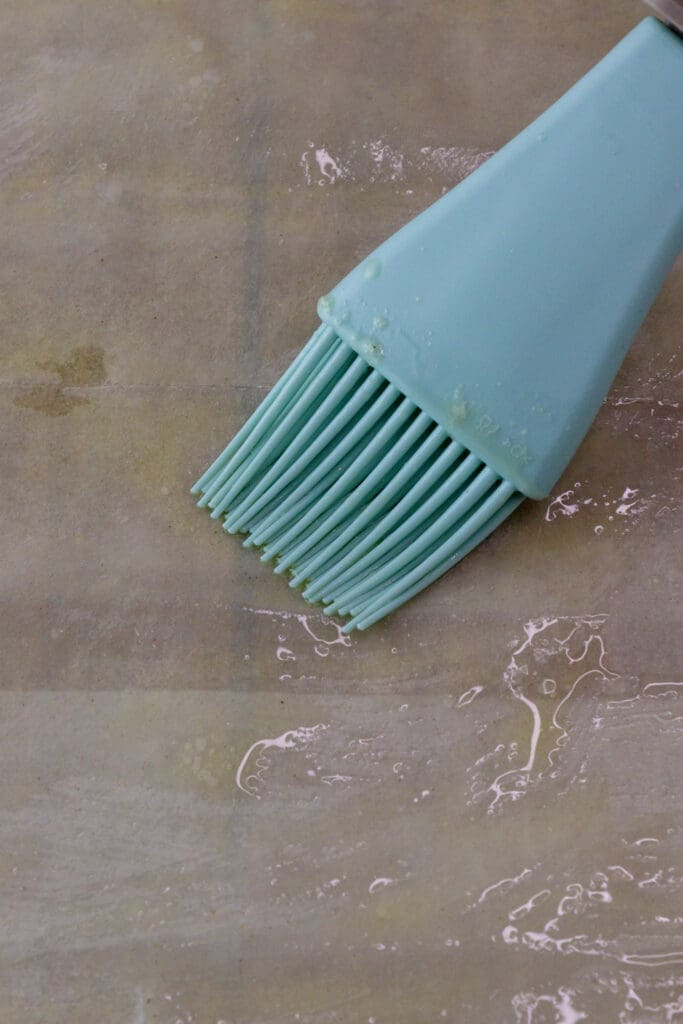 How to brush the phyllo pastry with butter.